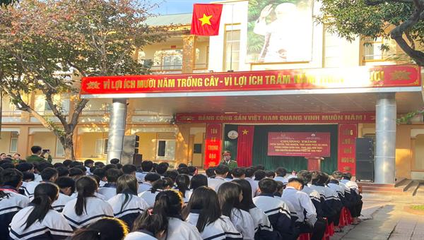 Tuyên truyền thực hành PCCC và CNCH, phòng chống buôn bán, tàng trũ, sản xuất, vận chuyển và sử dụng pháo nổ