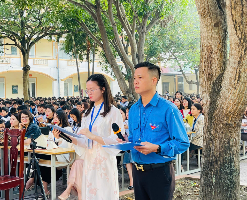 Dẫn chương trình rất chuyên nghiệp