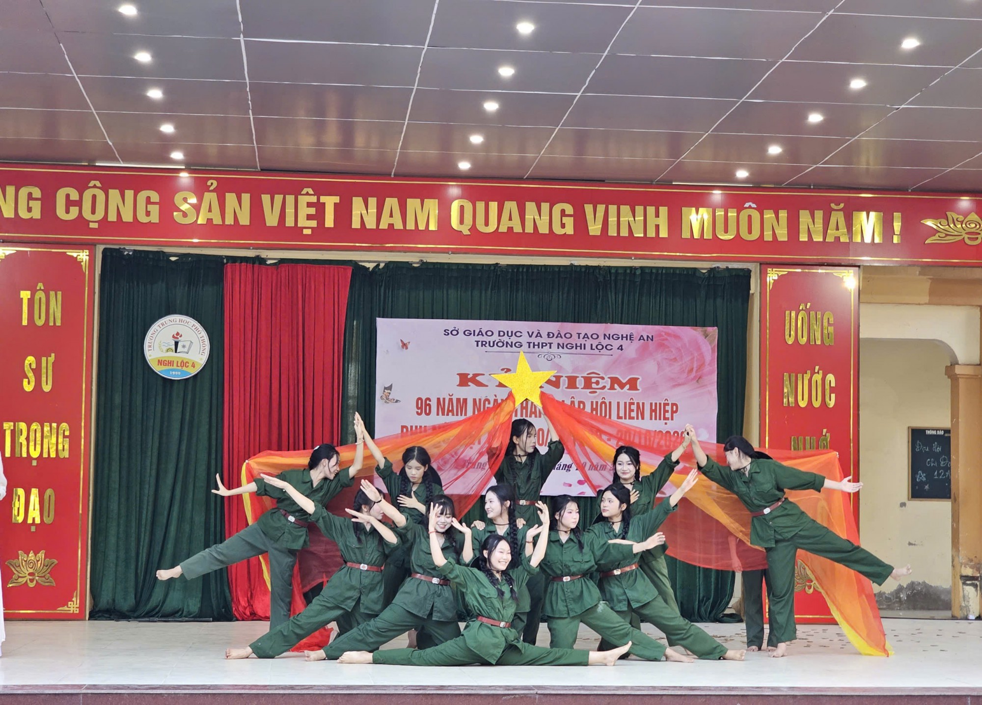TRƯỜNG THPT NGHI LỘC 4: CHÀO MỪNG NGÀY PHỤ NỮ VIỆT NAM 20/10 – RA MẮT CÂU LẠC BỘ VĂN HỌC – LAN TỎA CHIẾN DỊCH “KHÔNG MỘT MÌNH 2026”